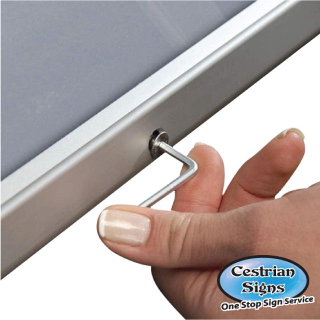 LOCKABLE Anodised Aluminium 32mm Snapframes