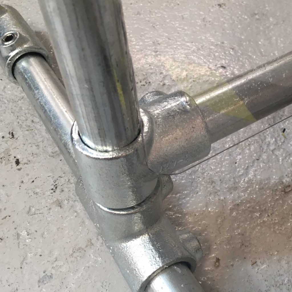Free standing sneeze screen metal frame 3