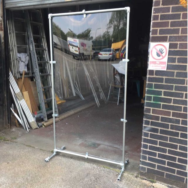 Free standingsneeze screen metal frame