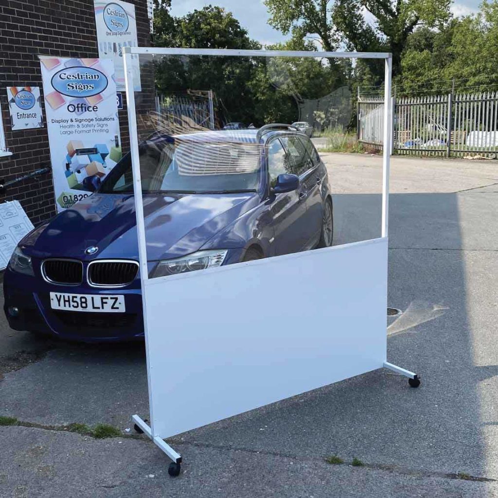 Free standing social distancing screen